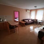 Delfin Port Apartments - Prime Location & Parking & Pet Friendly Sweti Wlas