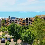 Delfin Port Apartments - Prime Location & Parking & Pet Friendly * Sweti Wlas