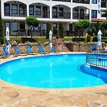 Apartment Delfin Port Apartments - Prime Location & Parking & Pet Friendly *