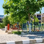 Delfin Port Apartments - Prime Location & Parking & Pet Friendly Apartment