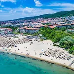 Delfin Port Apartments - Prime Location & Parking & Pet Friendly