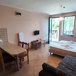 Апартаменты Delfin Port Apartments - Prime Location & Parking & Pet Friendly