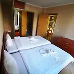 Delfin Port Apartments - Prime Location & Parking & Pet Friendly Апартаменты