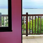 Delfin Port Apartments - Prime Location & Parking & Pet Friendly Апартаменты *