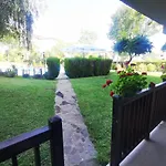 Delfin Port Apartments - Prime Location & Parking & Pet Friendly Апартаменты