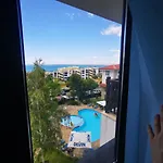 Delfin Port Apartments - Prime Location & Parking & Pet Friendly Апартаменты Свети-Влас