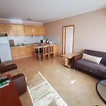 Delfin Port Apartments - Prime Location & Parking & Pet Friendly Апартаменты Свети-Влас