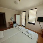 Delfin Port Apartments - Prime Location & Parking & Pet Friendly Апартаменты *