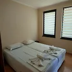 Delfin Port Apartments - Prime Location & Parking & Pet Friendly Апартаменты