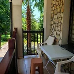 Delfin Port Apartments - Prime Location & Parking & Pet Friendly Апартаменты