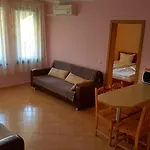 Апартаменты Delfin Port Apartments - Prime Location & Parking & Pet Friendly *
