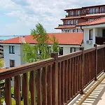 Апартаменты Delfin Port Apartments - Prime Location & Parking & Pet Friendly Свети-Влас