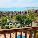 Delfin Port Apartments - Prime Location & Parking & Pet Friendly * Свети-Влас