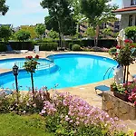 Delfin Port Apartments - Prime Location & Parking & Pet Friendly
