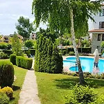 Delfin Port Apartments - Prime Location & Parking & Pet Friendly Свети-Влас