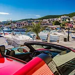 Delfin Port Apartments - Prime Location & Parking & Pet Friendly Апартаменты Свети-Влас