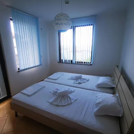 Апартаменты Delfin Port - Prime Location & Parking & Pet Friendly Свети-Влас