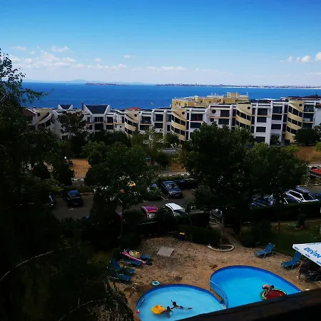 Delfin Port Apartments - Prime Location & Parking & Pet Friendly Apartmán *