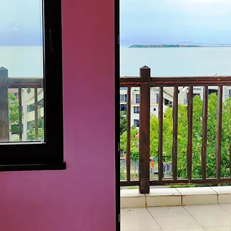 Delfin Port Apartments - Prime Location & Parking & Pet Friendly Apartmán *