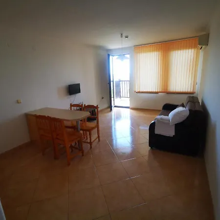 Delfin Port Apartments - Prime Location & Parking & Pet Friendly *