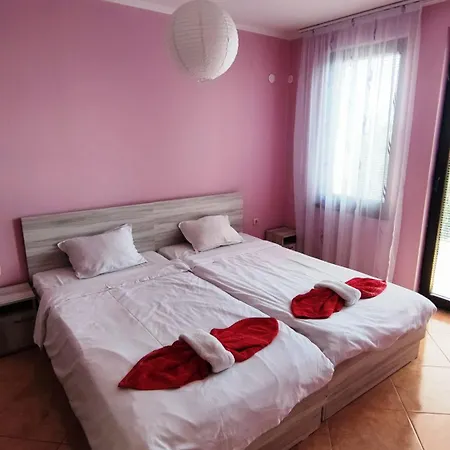 Delfin Port Apartments - Prime Location & Parking & Pet Friendly Apartmán *