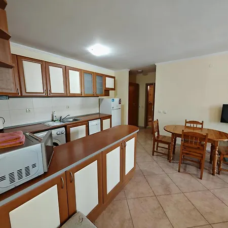 Delfin Port - Prime Location & Parking & Pet Friendly Апартаменты Свети-Влас