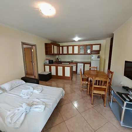 Delfin Port - Prime Location & Parking & Pet Friendly Свети-Влас