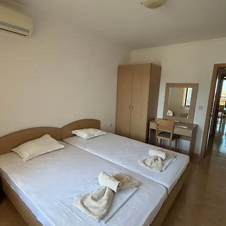 Апартаменты Delfin Port - Prime Location & Parking & Pet Friendly Свети-Влас