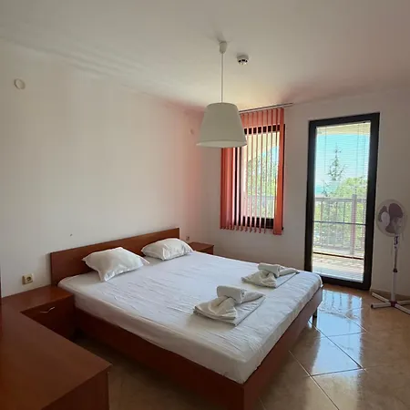 Delfin Port - Prime Location & Parking & Pet Friendly Свети-Влас