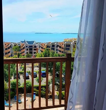 Delfin Port Apartments - Prime Location & Parking & Pet Friendly