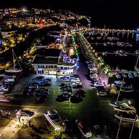 Апартаменты Delfin Port - Prime Location & Parking & Pet Friendly